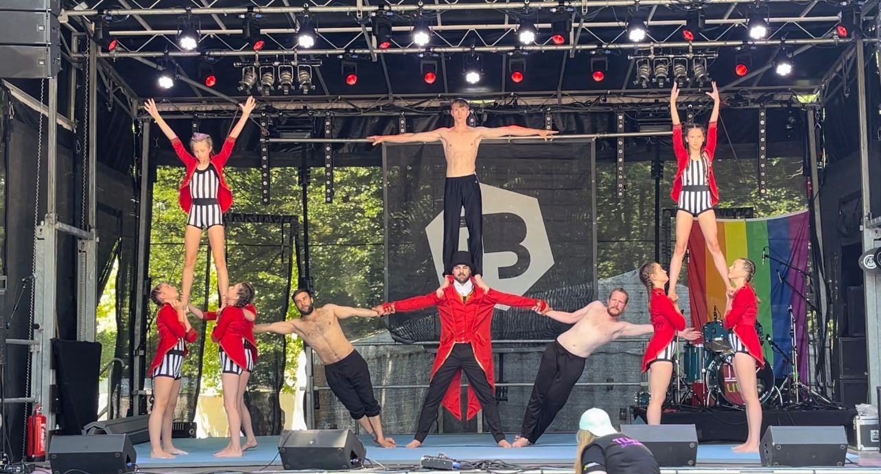 Showteam.jpeg